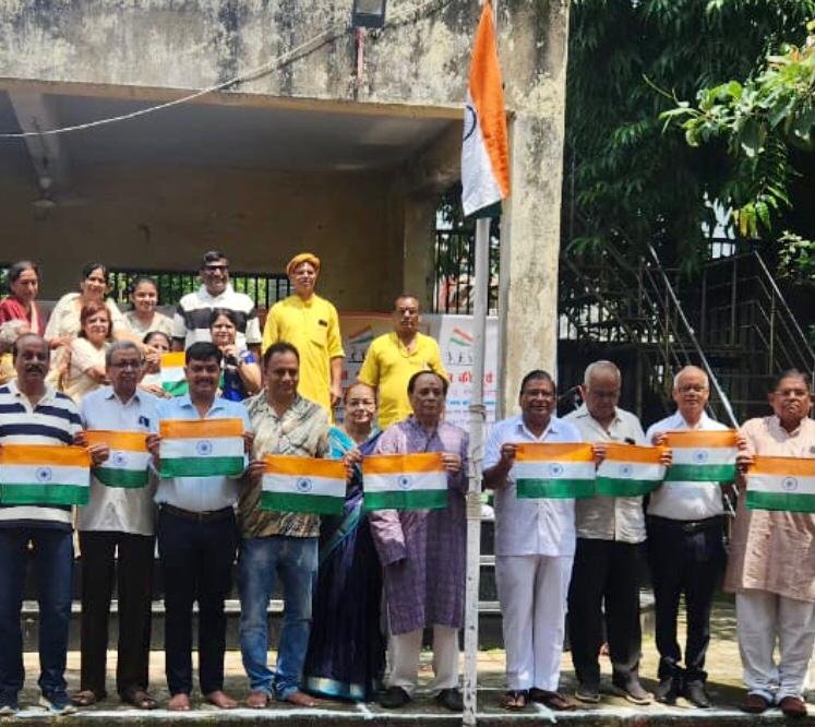 बिलासपुर: स्कूल में तिरंगा फहराकर पं. गंगा प्रसाद ने दिखाया साहस – डॉ. पाठक