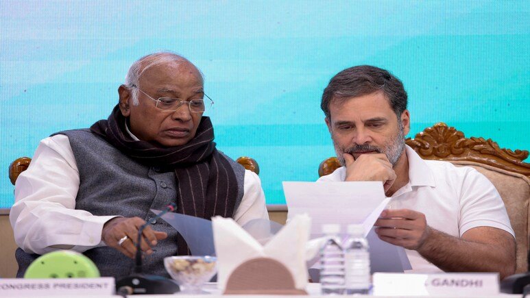 CG: कांग्रेस के 41 जिलों में बड़ा बदलाव—क्या नई टीम पार्टी की सांसों में नई ऊर्जा भरेगी?