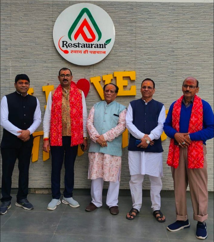 विन्ध्यधाम में आस्था का संगम: प्रो. विनयकुमार पाठक ने किए माँ विंध्यवासिनी व श्रीवृद्धेश्वरनाथ के दर्शन