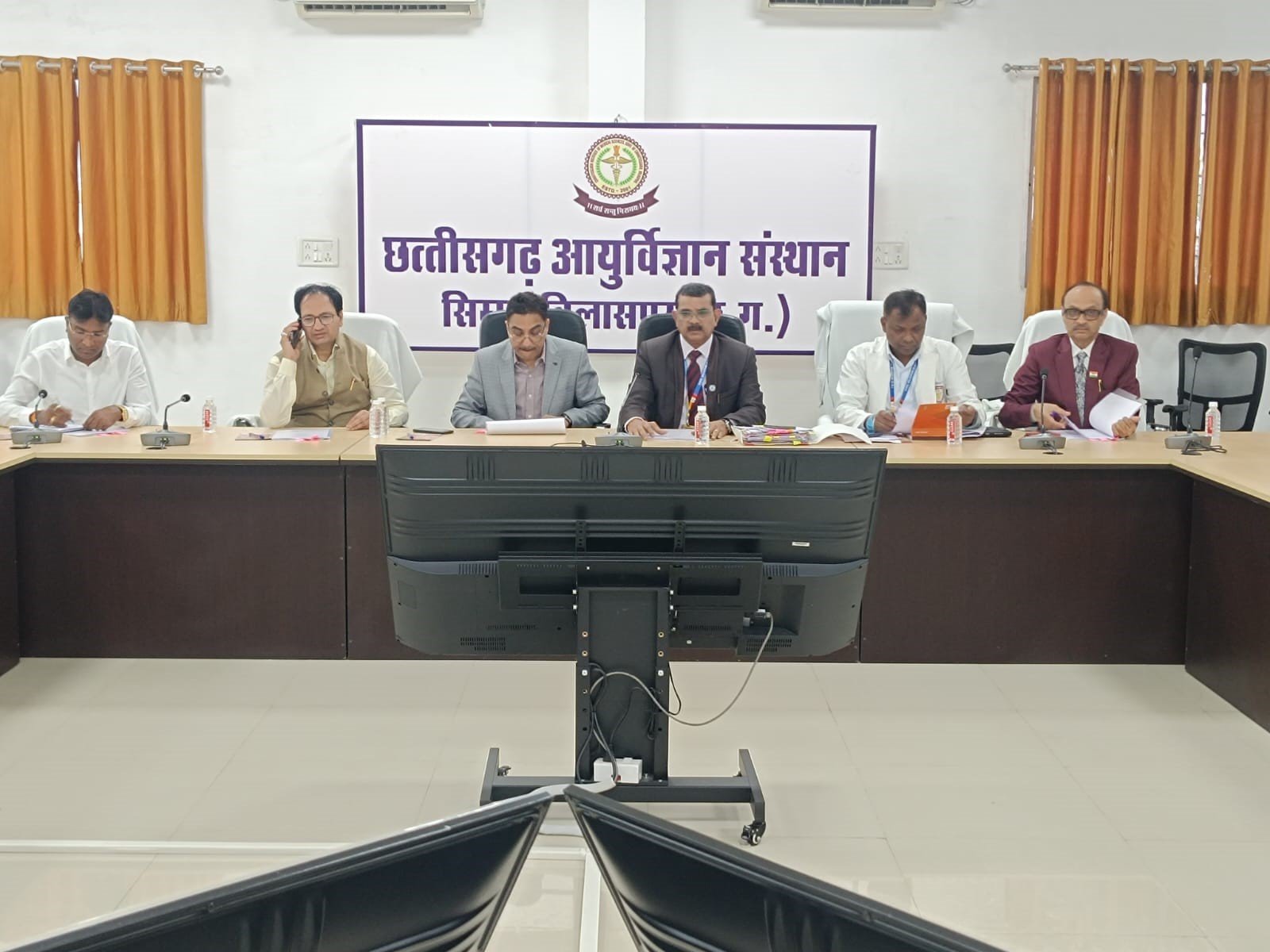 बिलासपुर: सिम्स स्वशासी समिति की 2026 की पहली बैठक संपन्न, शैक्षणिक व चिकित्सकीय सुविधाओं के विस्तार को मिली हरी झंडी