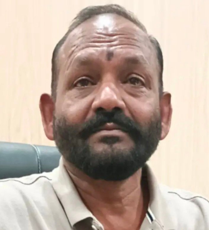 RTI की धज्जियाँ उड़ा रहे बिलासपुर आदिवासी विभाग के सहायक आयुक्त संजय चंदेल! एक ही तरह की जानकारी पर दो अलग-अलग जवाब, अधिकारी कटघरे में