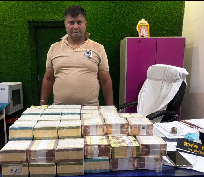 बिलासपुर: रेलवे स्टेशन के पास संदिग्ध युवक से 17.90 लाख कैश बरामद, पुलिस की बड़ी कार्रवाई