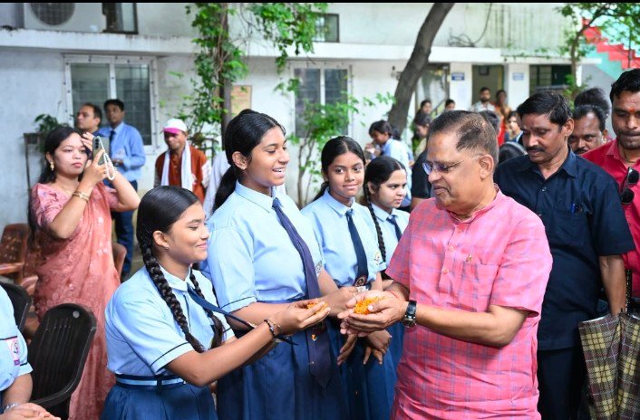 साइकिल से ‘विश्वगुरु’ तक: अमर अग्रवाल ने विद्यार्थियों से जोड़ा शिक्षा, संस्कार और राष्ट्रनिर्माण का मंत्र