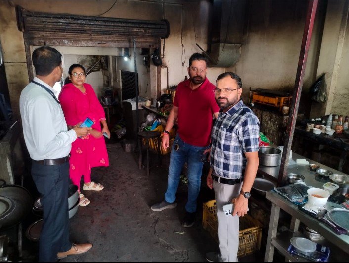 बिलासपुर: इडली में क्या है? गांधी चौक स्थित साउथ कैफे पर खाद्य विभाग का ‘डाउट’, सैंपल लैब पहुंचा—रिपोर्ट खोलेगी राज