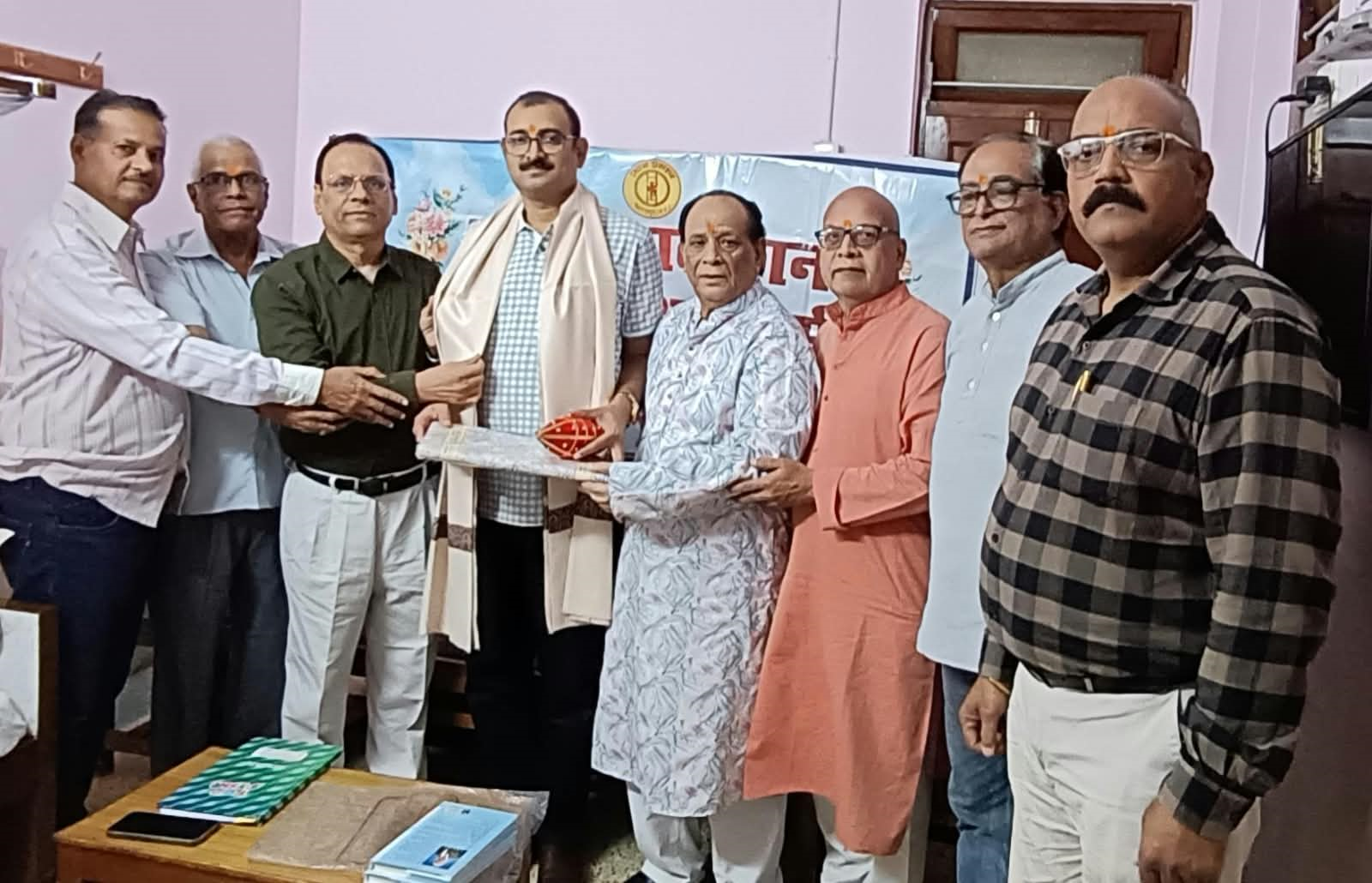 राष्ट्रभाषा के पद पर हिंदी का अधिकार संवैधानिक विलेखों पर आश्रित नहीं है- डॉ विनय कुमार पाठक